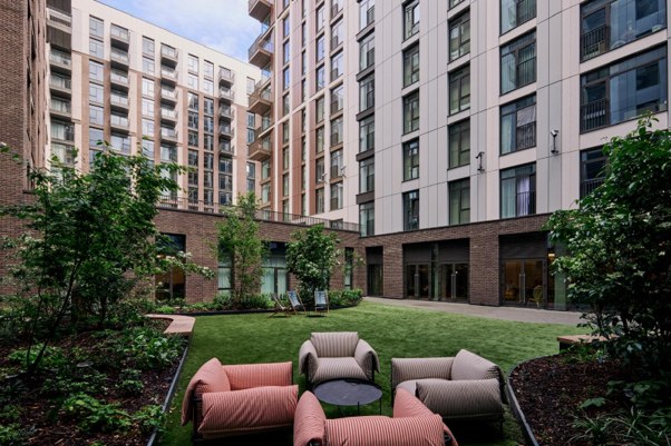 Ebb & Flow residents' courtyard at Station Hill, Reading